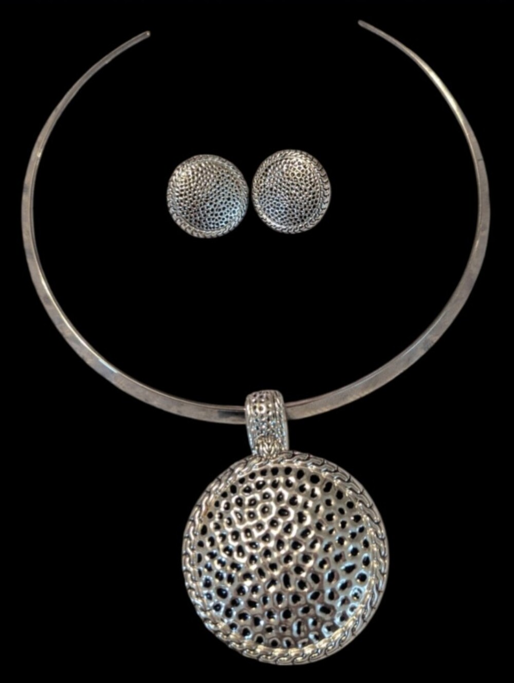 VTG Round Hammered Hinged Bail Pendant & Polished Silver Rigid Open Back Collar